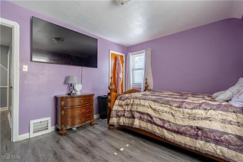 13905 Thraves Avenue Garfield Heights OH 44125