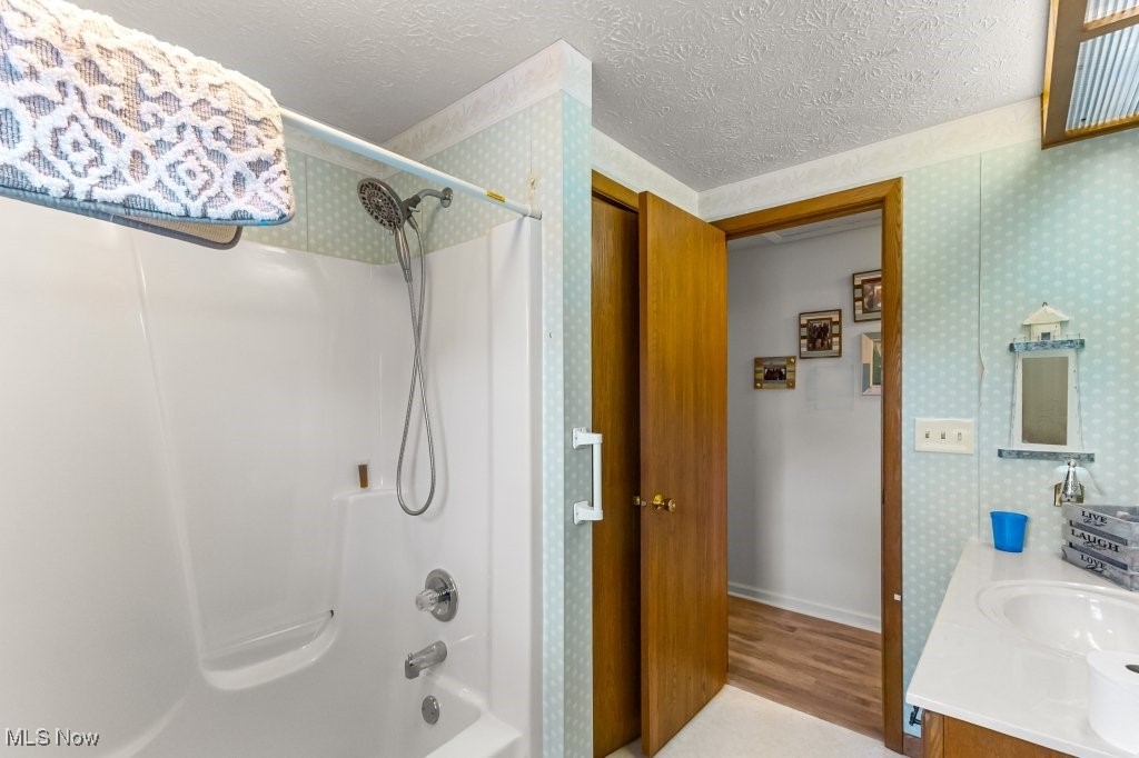3339 Lake Road Conneaut OH 44030