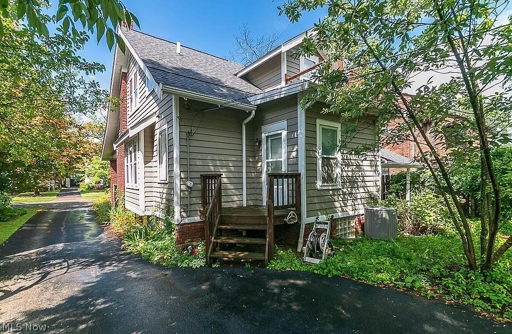 2593 Canterbury Road Cleveland Heights OH 44118