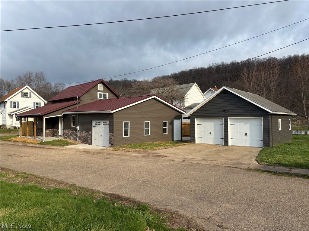 241 Mckinley Avenue Newcomerstown OH 43832