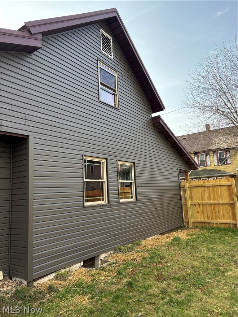 241 Mckinley Avenue Newcomerstown OH 43832
