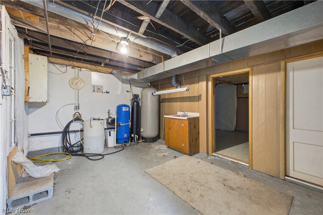 1110 Niles Vienna Road Vienna OH 44473