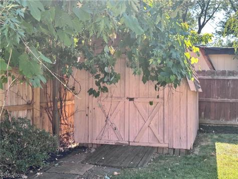 6374 S Cedarwood Road Mentor OH 44060