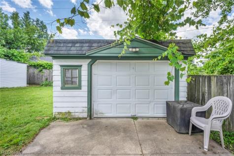 18204 Edinboro Avenue Maple Heights OH 44137