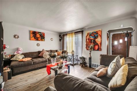 18204 Edinboro Avenue Maple Heights OH 44137