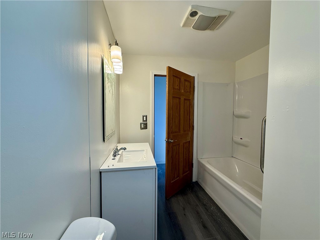38 Regent Street Campbell OH 44405