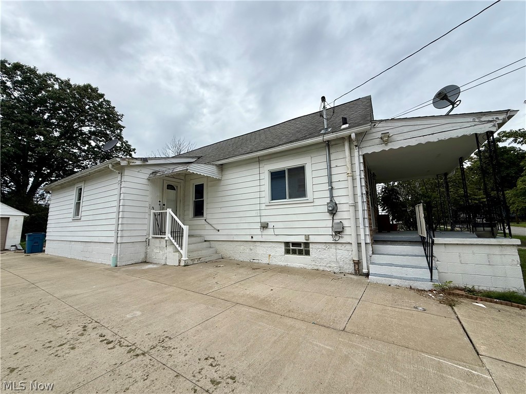 38 Regent Street Campbell OH 44405