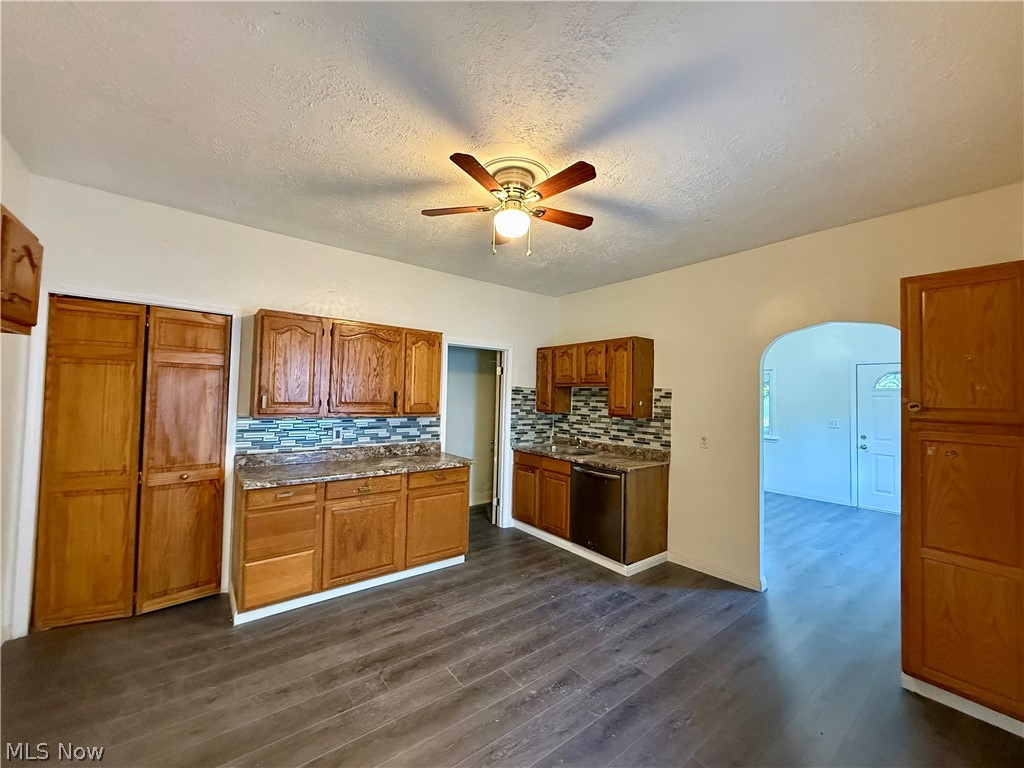 38 Regent Street Campbell OH 44405