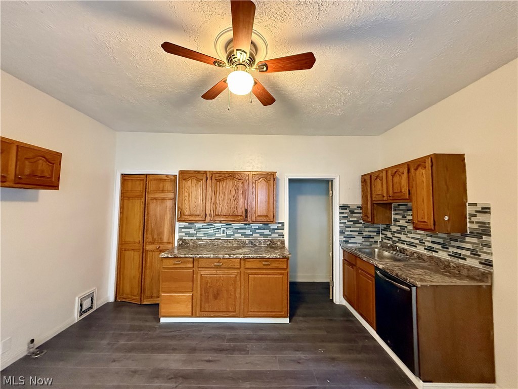 38 Regent Street Campbell OH 44405