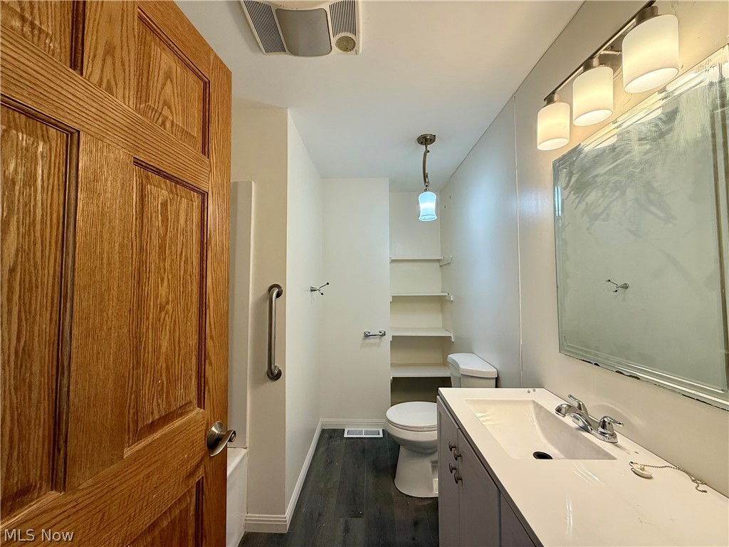 38 Regent Street Campbell OH 44405