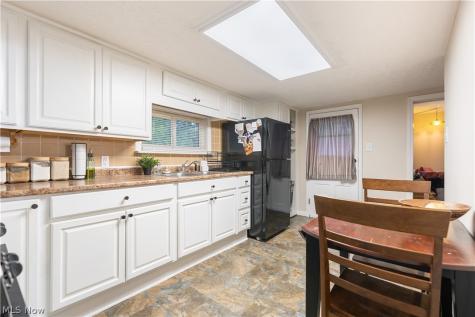 391 Alpha Avenue Akron OH 44312