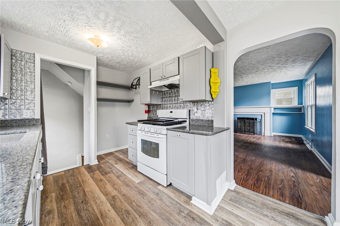 729 W Main Street Geneva OH 44041