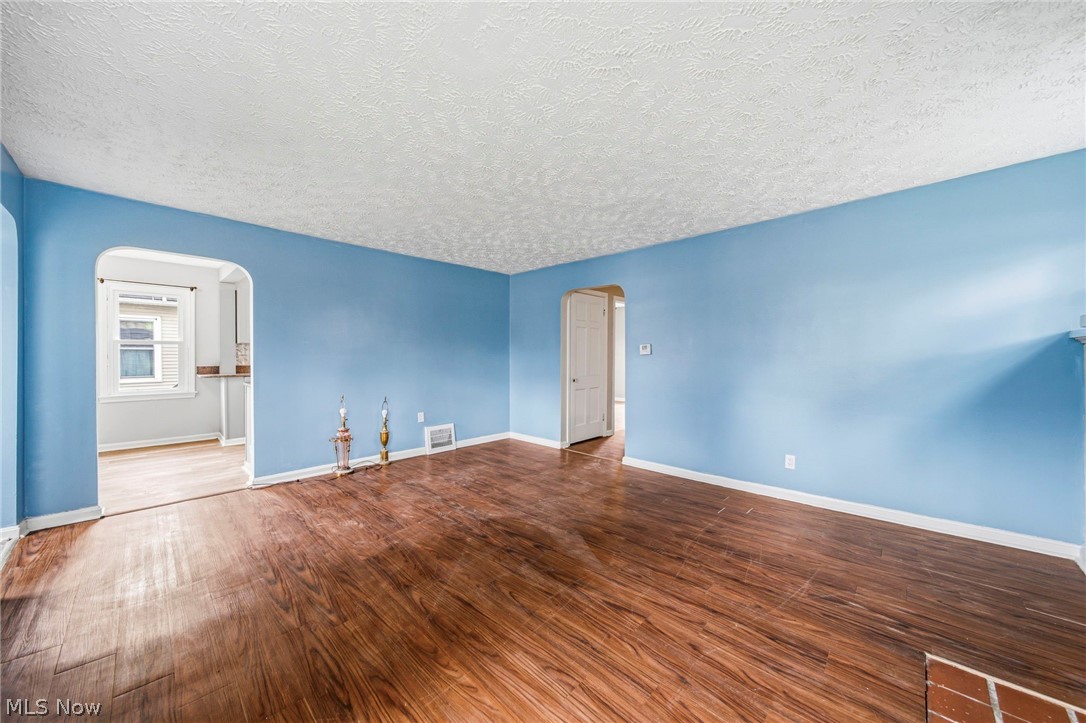 729 W Main Street Geneva OH 44041