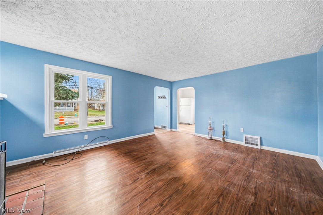 729 W Main Street Geneva OH 44041