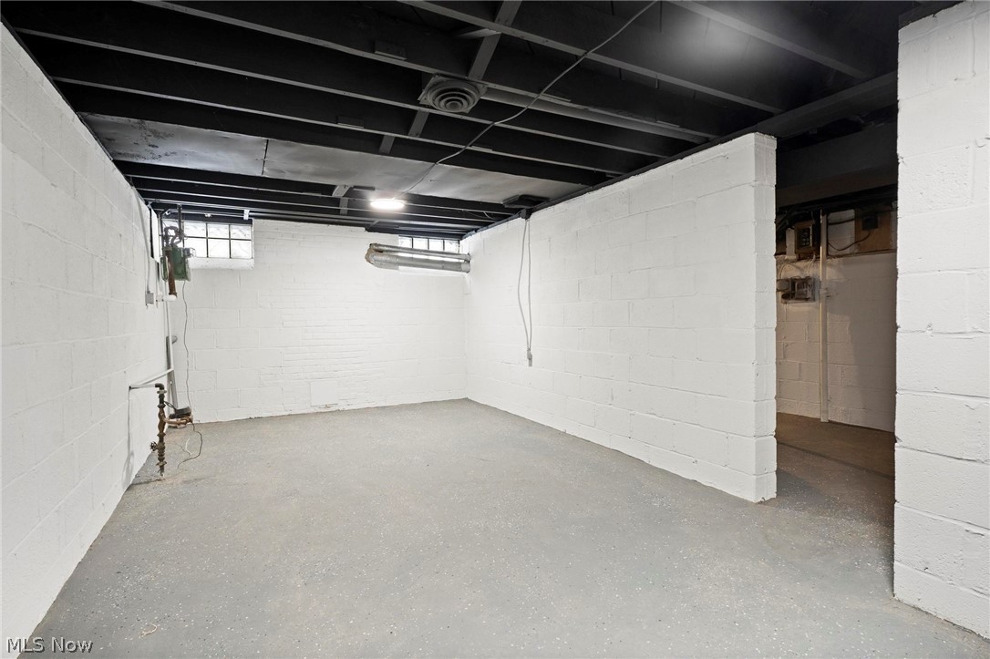 20214 Lanbury Avenue Warrensville Heights OH 44122