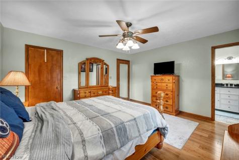 2608 Pine Oak Court Niles OH 44446