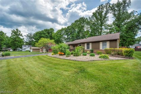 2608 Pine Oak Court Niles OH 44446
