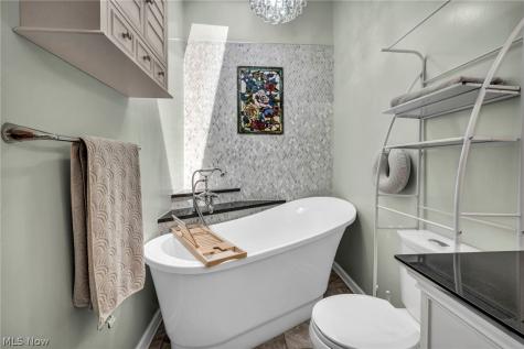 2608 Pine Oak Court Niles OH 44446