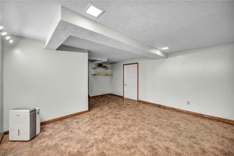 2608 Pine Oak Court Niles OH 44446