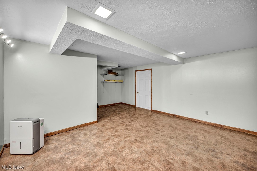 2608 Pine Oak Court Niles OH 44446