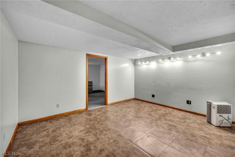 2608 Pine Oak Court Niles OH 44446