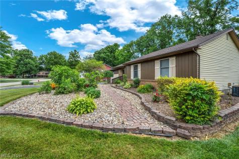 2608 Pine Oak Court Niles OH 44446