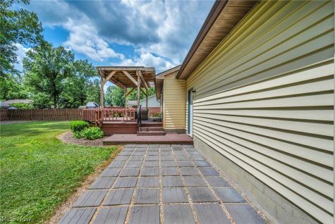 2608 Pine Oak Court Niles OH 44446