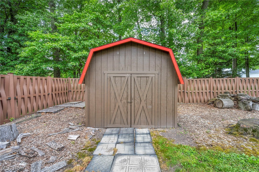 2608 Pine Oak Court Niles OH 44446