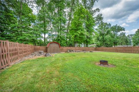2608 Pine Oak Court Niles OH 44446
