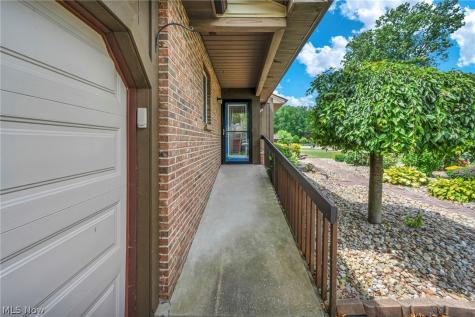 2608 Pine Oak Court Niles OH 44446