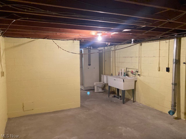 8770 Squirrel Hill Warren OH 44484