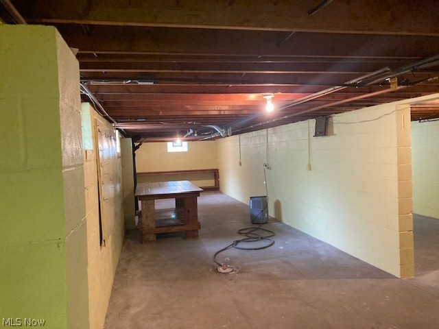 8770 Squirrel Hill Warren OH 44484