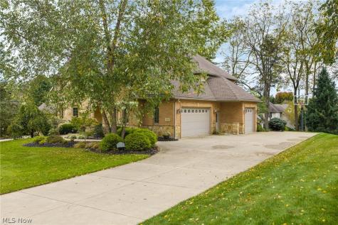 2942 Torrey Pines Circle NW Canton OH 44708