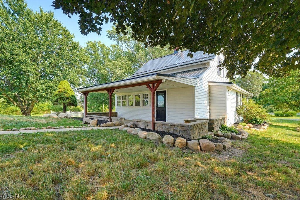 3477 Kinsley Drive NE Hartville OH 44632