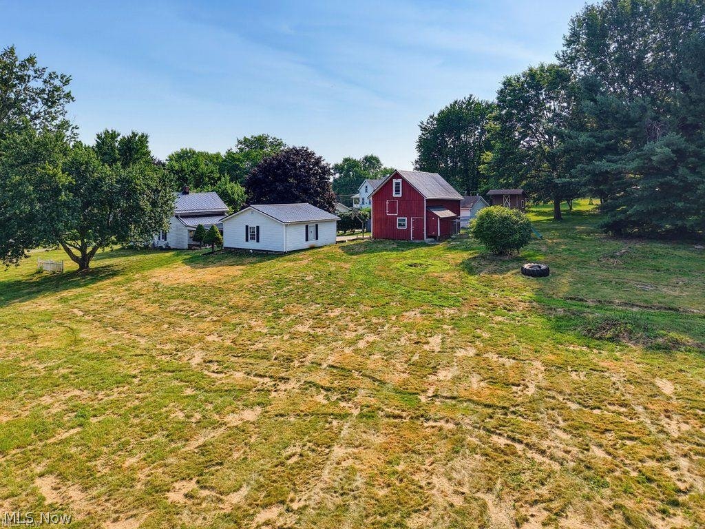 3477 Kinsley Drive NE Hartville OH 44632