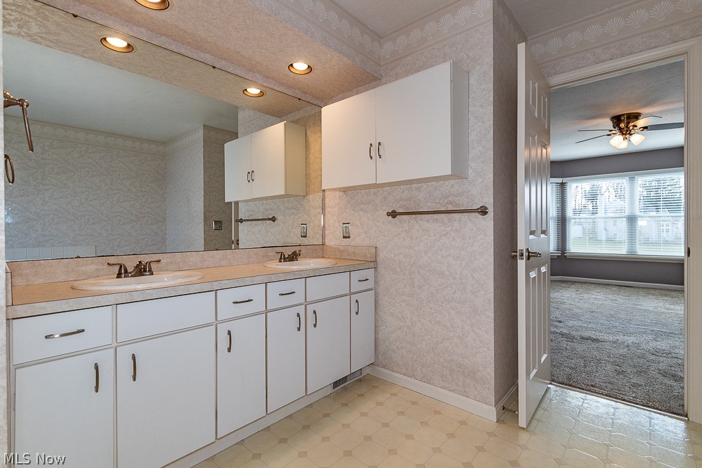 104 Woodbridge Crossing Chardon OH 44024