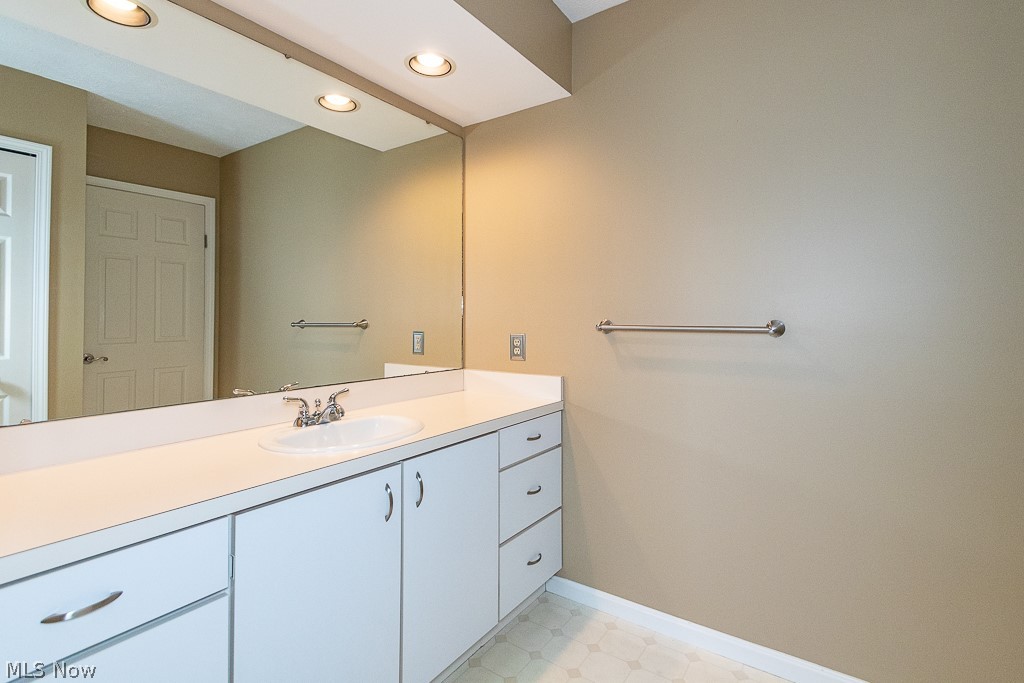 104 Woodbridge Crossing Chardon OH 44024