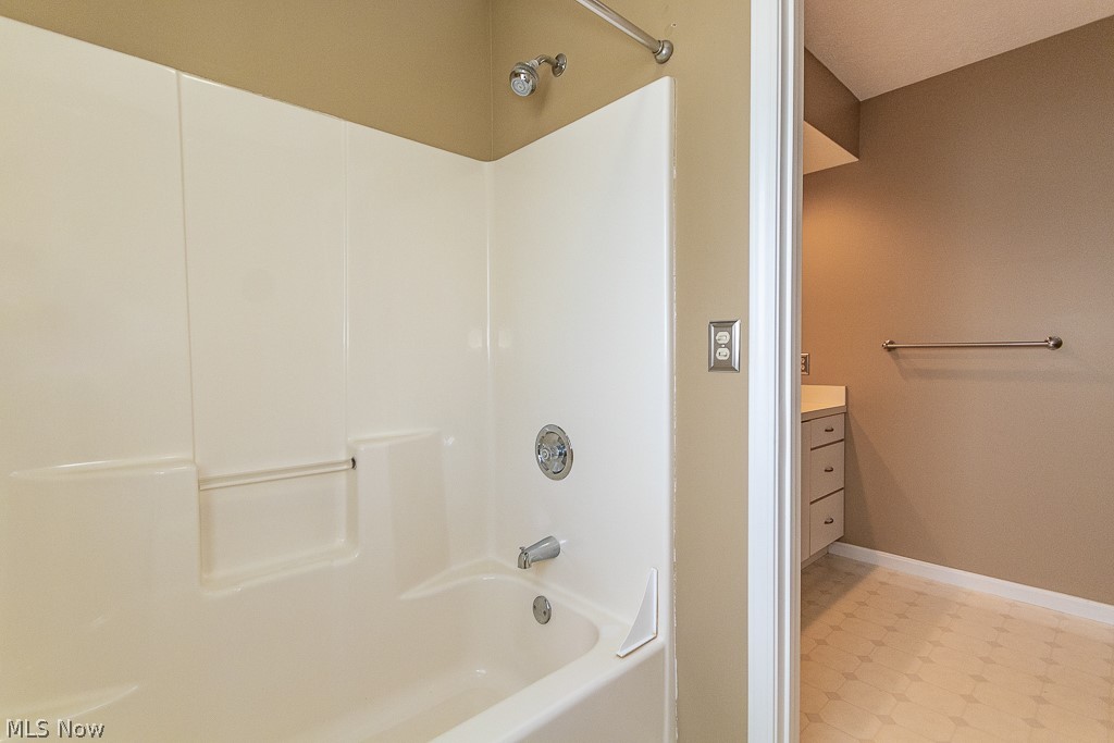 104 Woodbridge Crossing Chardon OH 44024