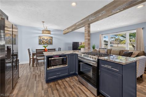 239 E 305th Street Willowick OH 44095