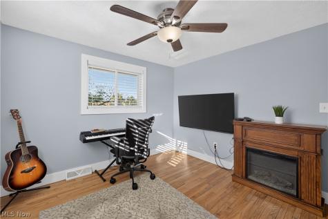 239 E 305th Street Willowick OH 44095