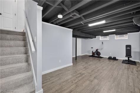 239 E 305th Street Willowick OH 44095