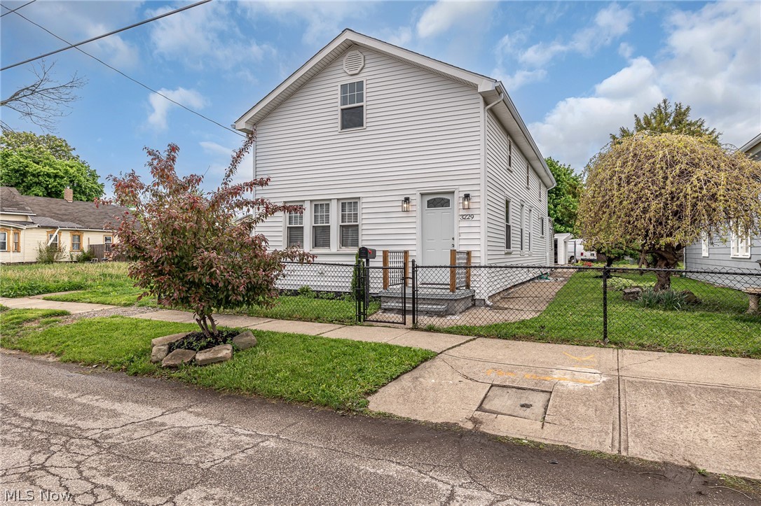 3229 W 52nd Street Cleveland OH 44102