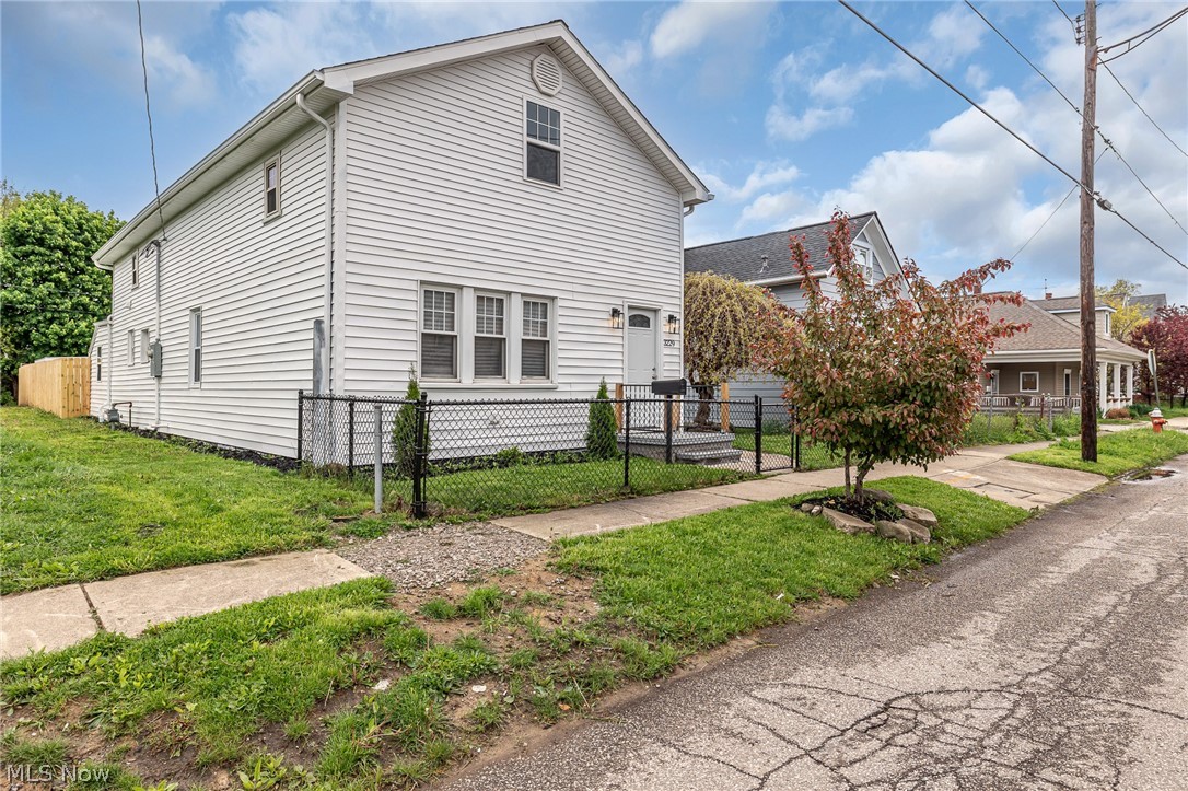 3229 W 52nd Street Cleveland OH 44102