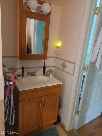 42 N Clover Avenue Niles OH 44446