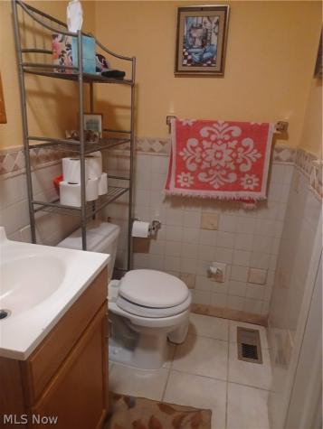 42 N Clover Avenue Niles OH 44446