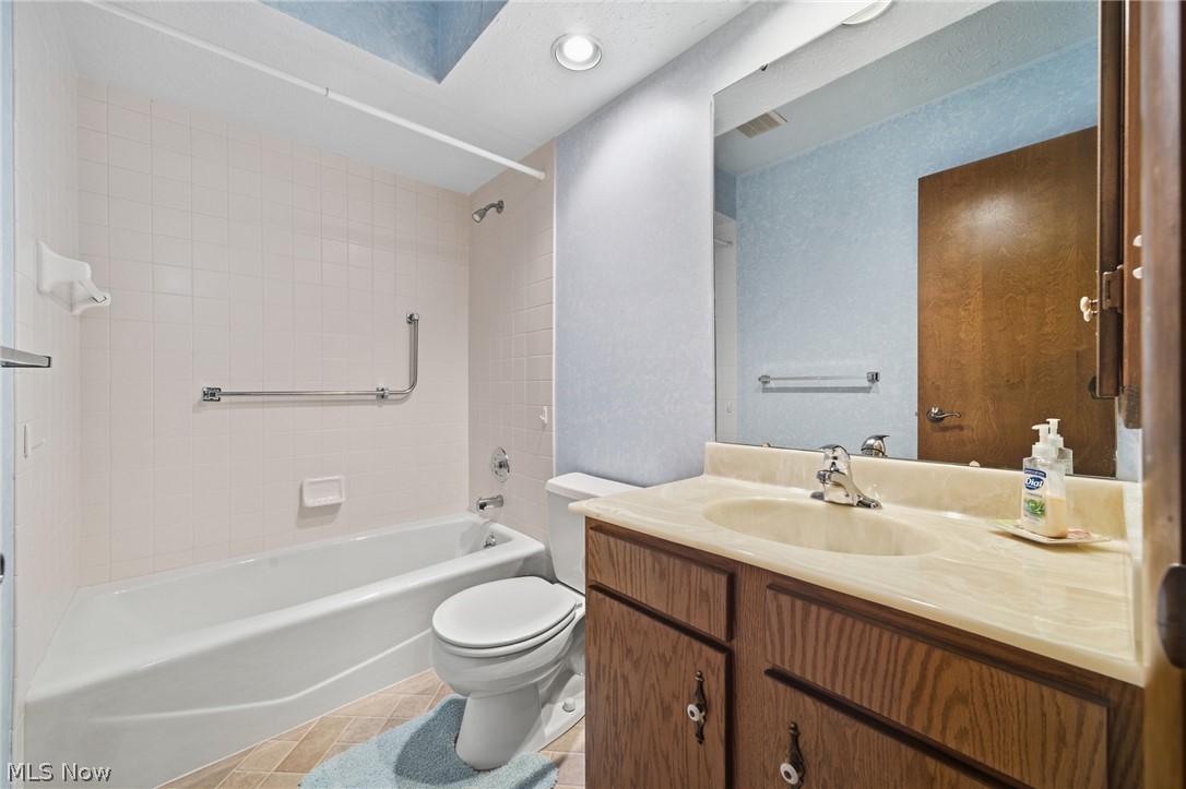 19407 Co Moor Boulevard Strongsville OH 44149