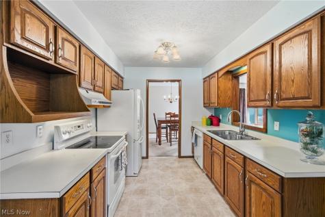 19407 Co Moor Boulevard Strongsville OH 44149