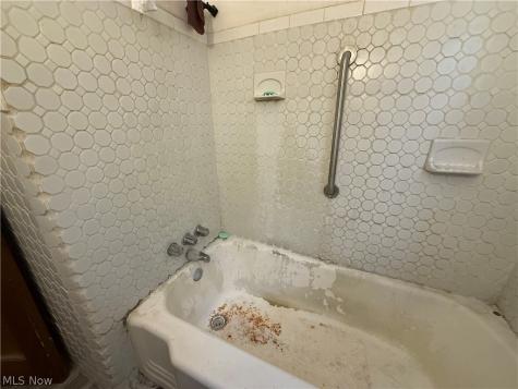 18011 Windward Road Cleveland OH 44119