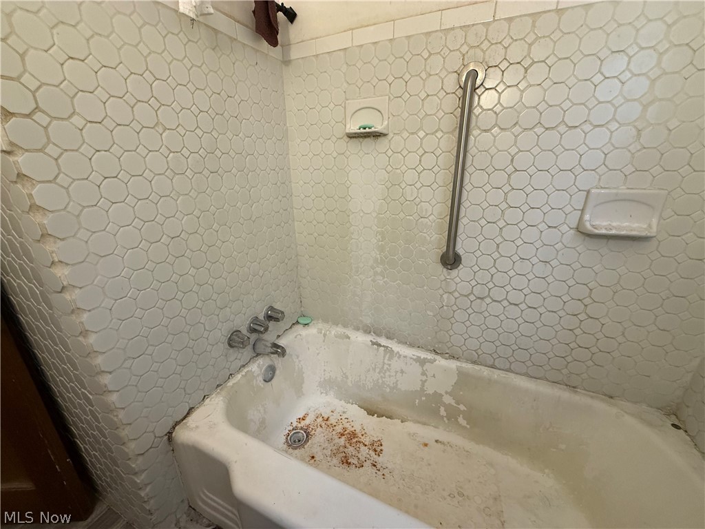 18011 Windward Road Cleveland OH 44119