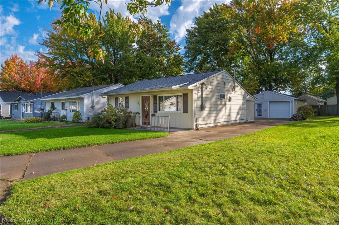820 Longson Avenue Elyria OH 44035